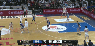 郭士强忘记赵继伟年龄，中国队第三节末连续追分，这是赵继伟刷存在时候在赵继伟登