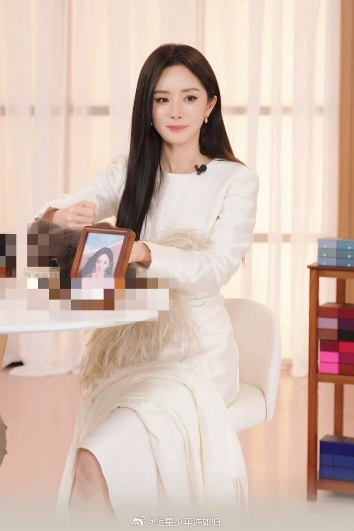 杨幂敲猫咪头卡点杨幂cha了敲猫头谁反复循环这段视频，杨幂cha敲猫头也太有感觉