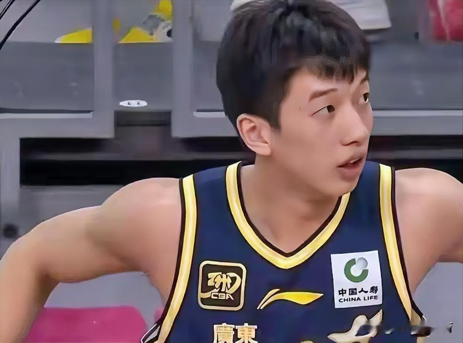 广东队18分惨败被新疆淘汰出局，杨溢暴露致命短板，黄明依，李亦臻无能为力，广东青