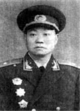 曾光明，（1917—1985），江西吉安县人，1930年参加红军，1932年转