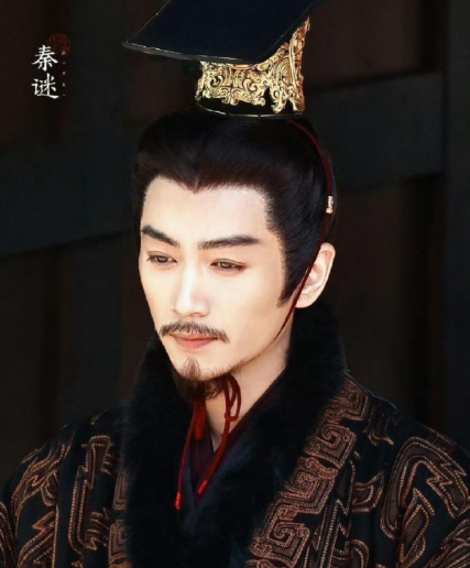 后知后觉陈晓古装是中式骨相天花板！《秦谜》里冕旒加身尽显帝王威压，每一次古装演绎