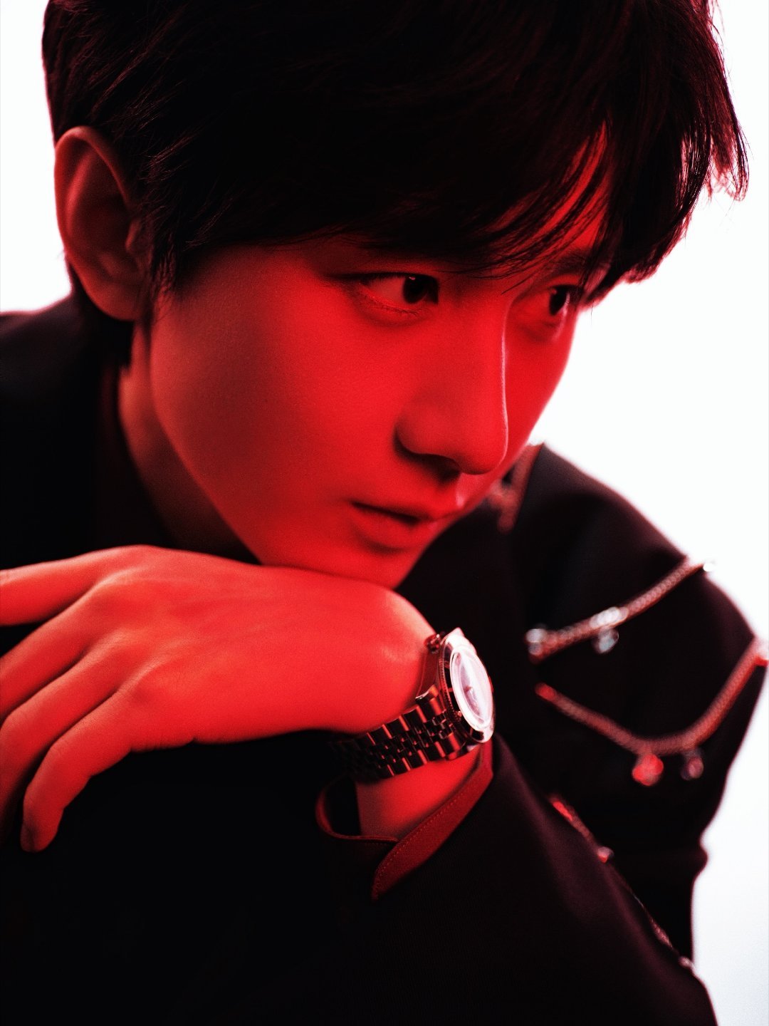 红气养人，除夕红过半边天，成毅。