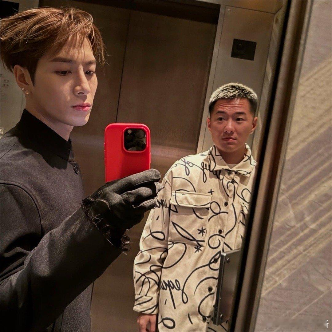 王嘉尔的东京VLOG能不能再来一集严重怀疑王嘉尔在vlog里藏了快乐魔法！看他