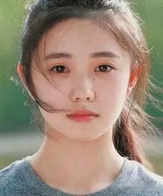 刘浩存大概是2026年内娱最分裂的女演员一方面，她提前两个月进组苦练秦腔，所有高