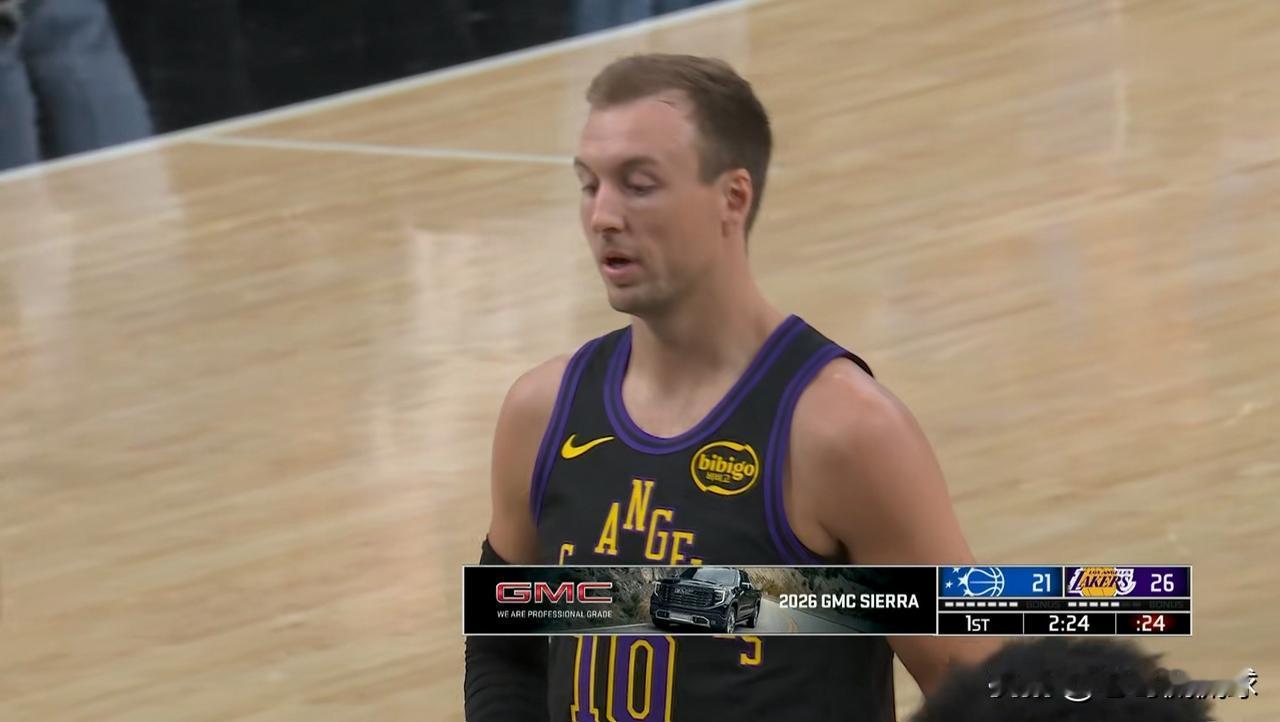 我忍不住要怒斥湖人主帅雷迪克！虽然今天湖人在主场以109：110惜败于魔术，但是