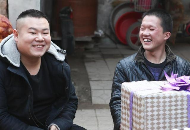 岳云鹏出名后，一个同学打电话问他借钱：“我妈住院了，能不能先借我50000块钱？