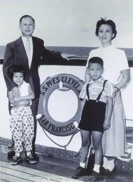 1955年10月8日，我们与美国经过多次交涉，最终用11位美军被俘空军飞行员，换