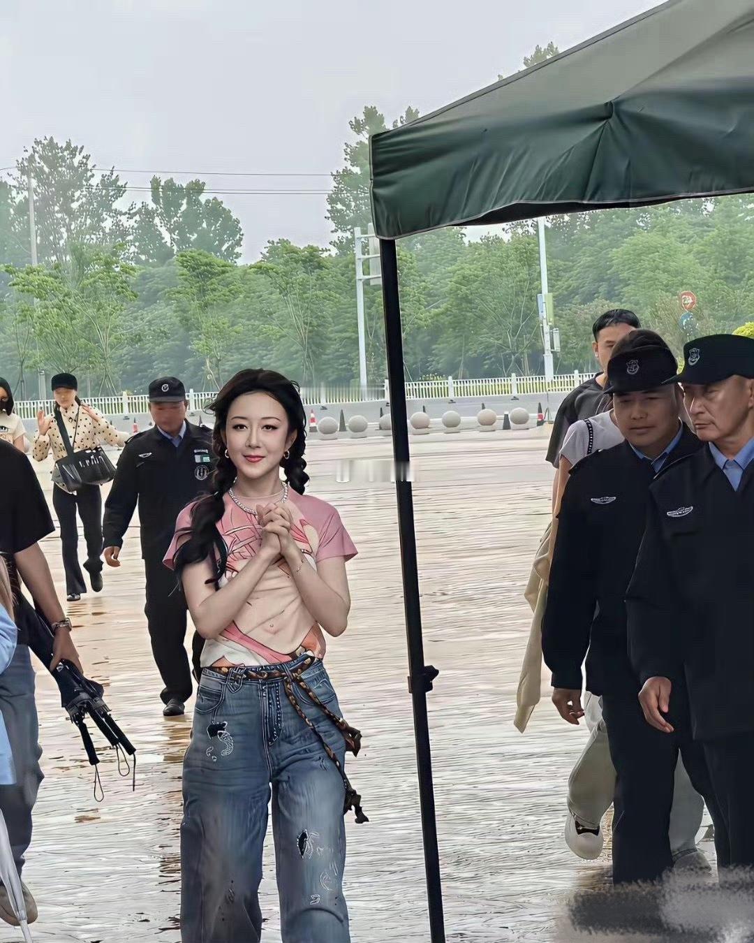 不怪那么多人想娶她，确实美若天仙！倾国倾城！