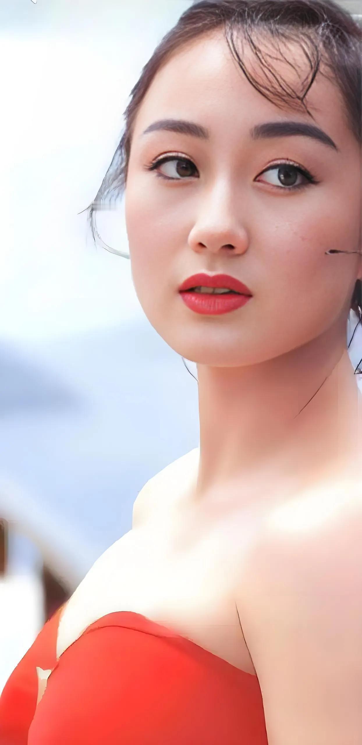 难怪利智嫁给李连杰之后不再露面了，看到年轻时的利智，你就明白答案。要知道曾经的利