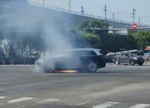 问界回应M9起火：前车零件，非自车因素问界发布关于浙江省台州市车辆事故的说明：2