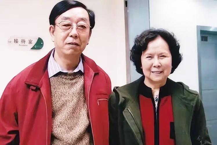 好奇扒了扒杨洁导演的过往，不扒不知道，一扒才懂啥叫刻在骨子里的风骨！世人只记