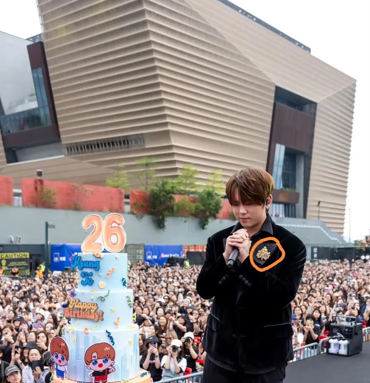 为什么谢霆锋的演唱会一票难求却也只是开到27号原来是因为姜涛要过生日