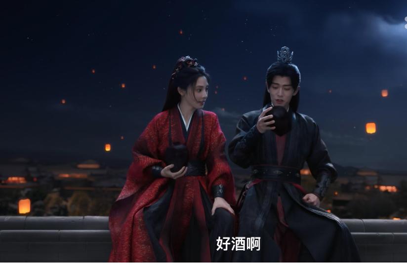 犹记上一部和任嘉伦在屋顶飙戏的还是谭松韵‼️新剧《凤凰台上》刚播三集就和女主上