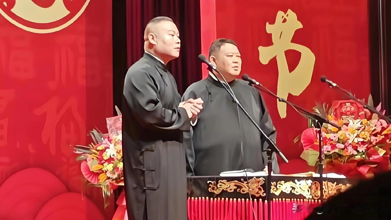 昨日，纲丝节开幕式首场演出，“德云一哥”岳云鹏台上演唱之时，台下一位男性观众，被