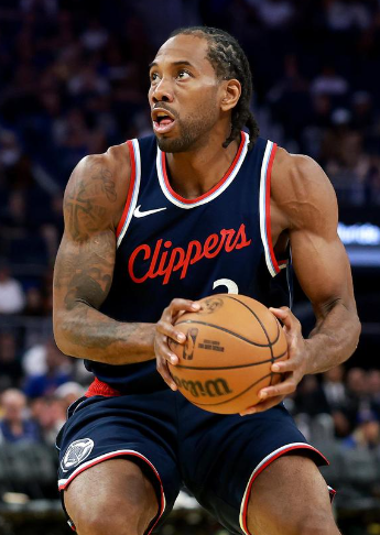 现在小卡的魔球打法已经彻底成型，砍中距离砍背身，一门心思冲三分和攻筐，罚球还拉满