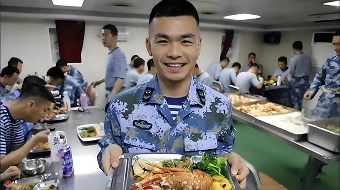航母有多难养？山东舰编制几千人，食堂一天做七顿饭，顿顿都很丰盛，光是每天伙食费高