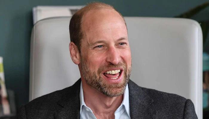 王室为何纵容安德鲁王子过着放荡不羁的生活？他和查尔斯三世自幼不和，女王更加宠爱这