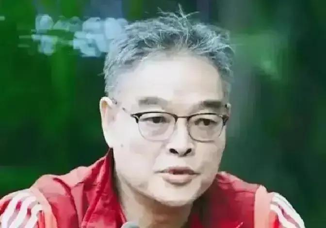 17岁把日本主攻拦哭江苏姑娘杨佳昨晚又刷屏。U19世锦赛打意大利，她一局摁