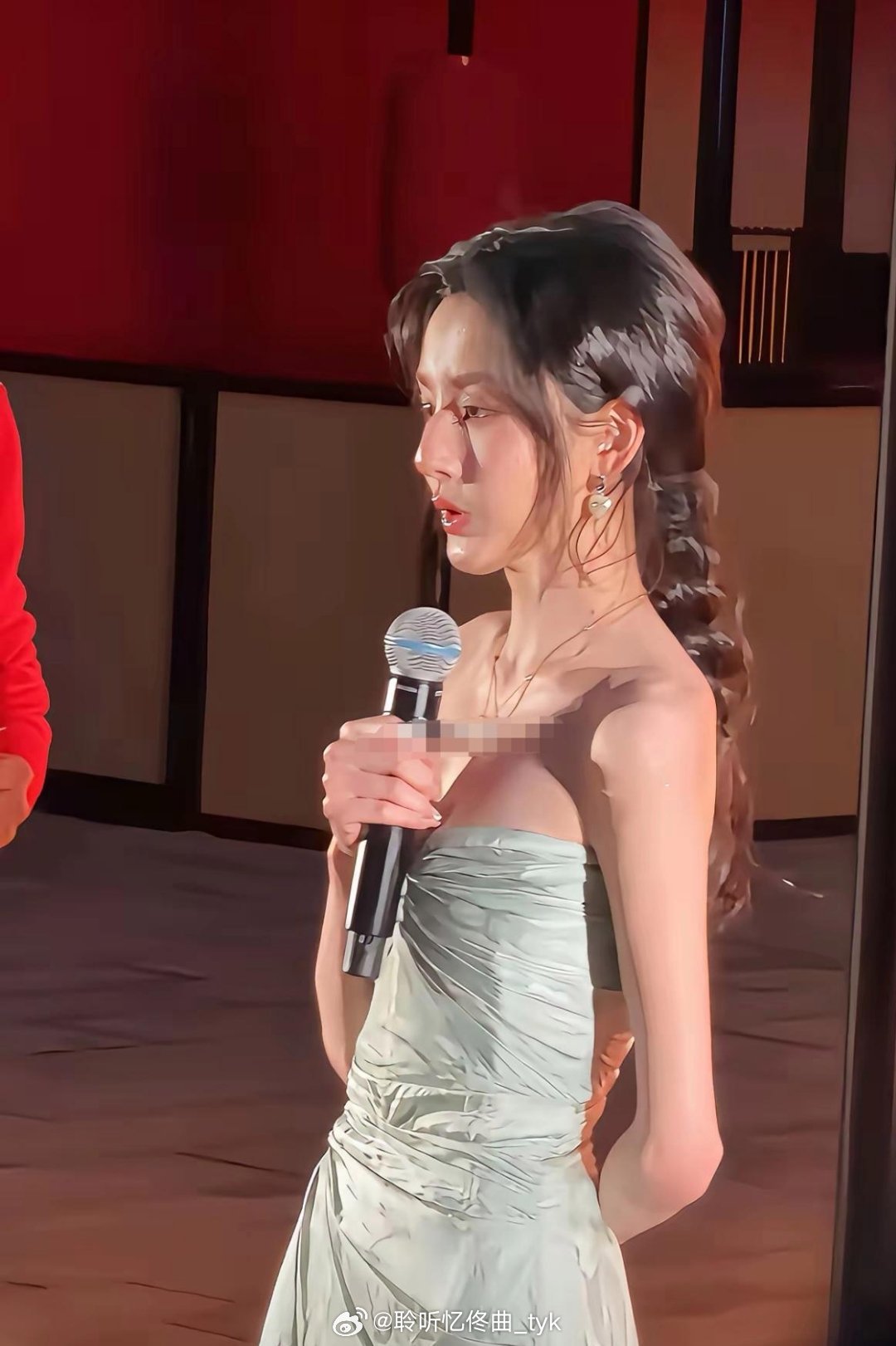 震惊！宋祖儿这瘦度真的超出想象！我真的被宋祖儿瘦到震惊了！上镜都单薄成这样，感觉