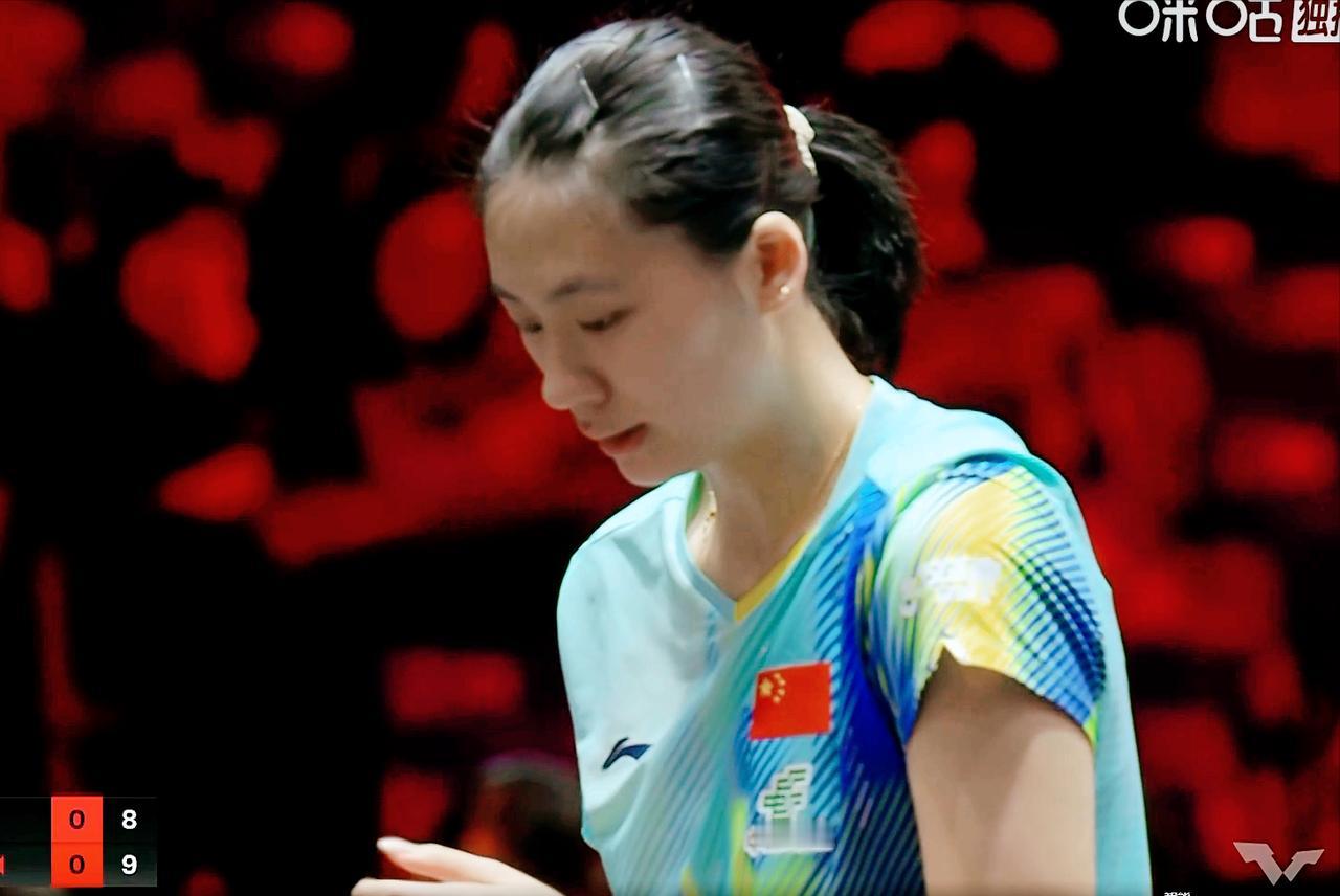 陈熠为何失误这么多，看现场教练于子洋怎么说？中午女双的时候，侯英超说她进入