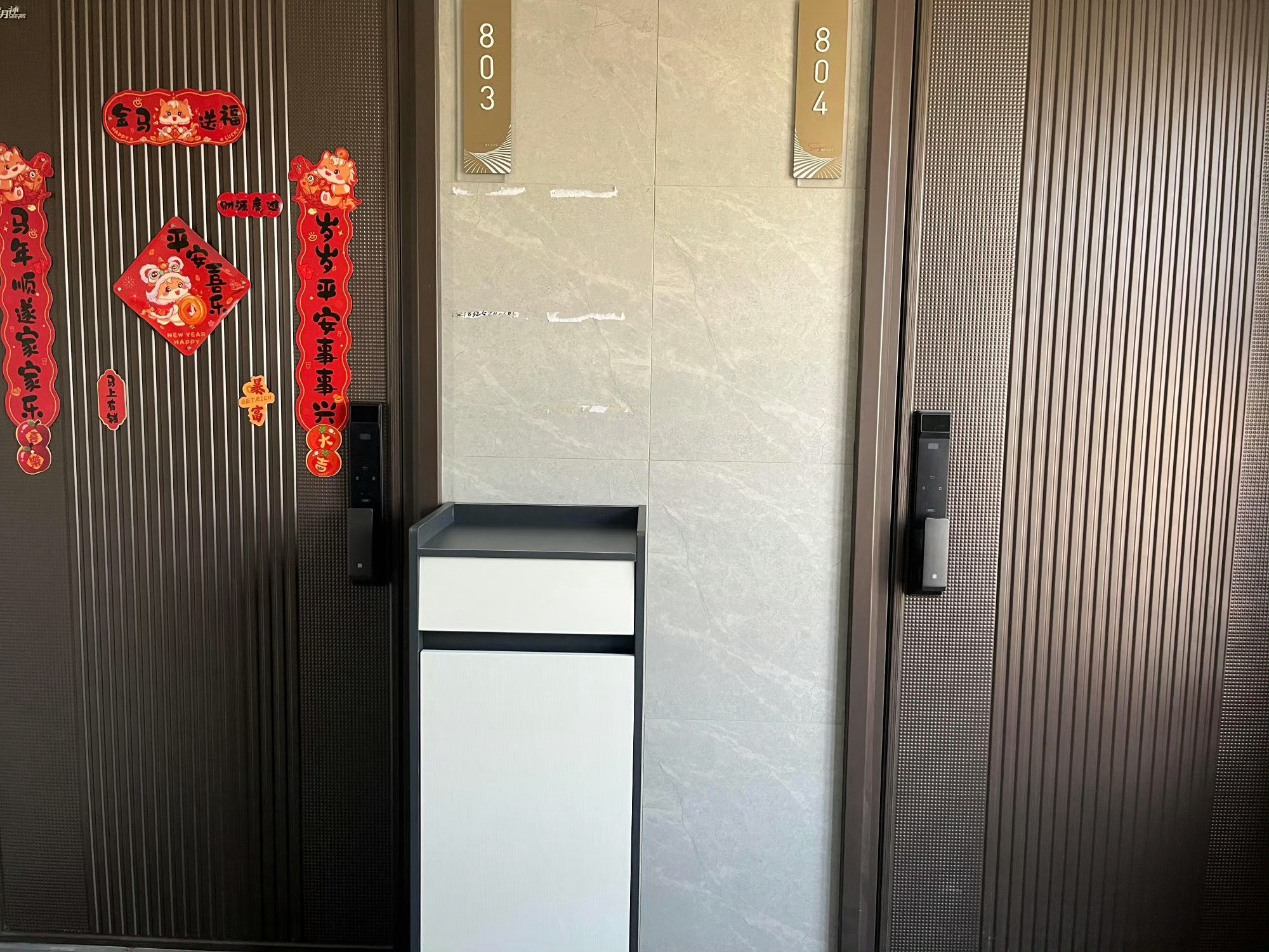 门口放了一个这个小柜子，邻居会同意吗？