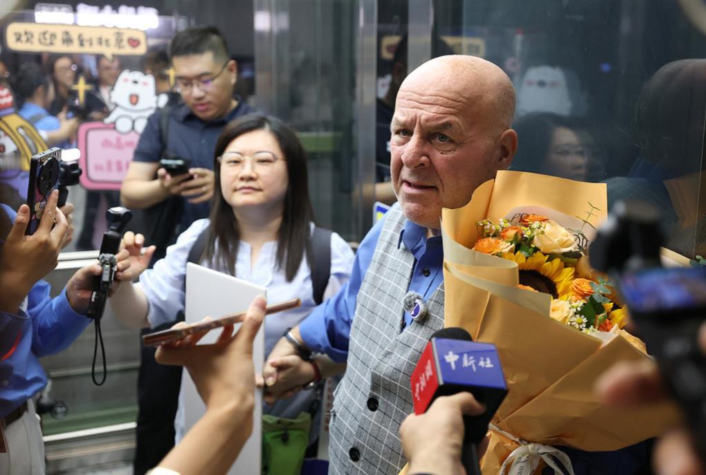 69岁美国退休教师罗纳德·萨科尔斯基成了全体美国人羡慕的对象！ 这老头叫罗纳