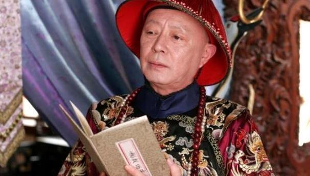 1908年慈禧太后去世，李莲英立马请求回老家养老。隆裕太后面色不善，心想：“你做