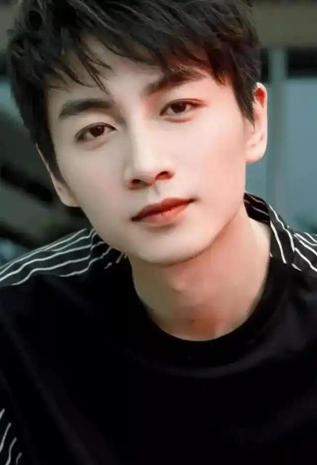 跟陈晓这种男人也真的是超可怕，唯一的好处就是这男人长得帅，颜值高，这样下一代长得