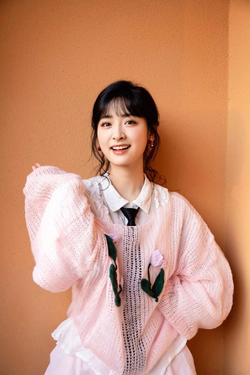 综艺《亲爱的客栈2026》暖心互动出圈，闲聊时沈月坦言自认长相普通，一直存有容貌