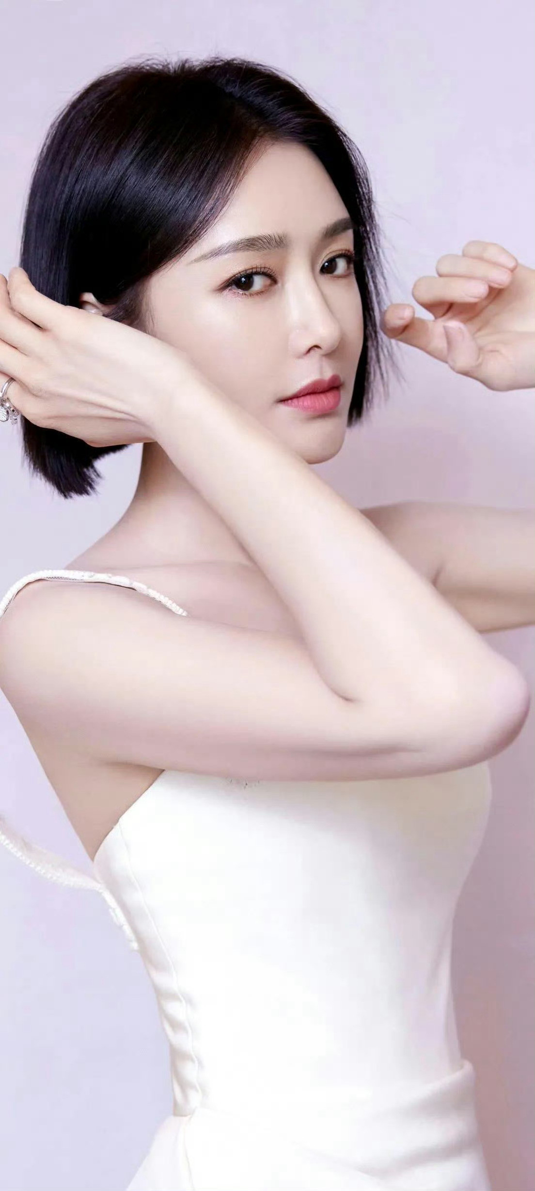 秦岚是怎么做到腰这么细🐻还这么大的？