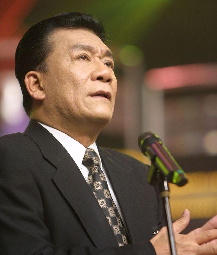 1986年，侯耀文为了跟韦唯在一起，抛弃了发妻刘彦，可是同居一年后，侯耀文又爱上