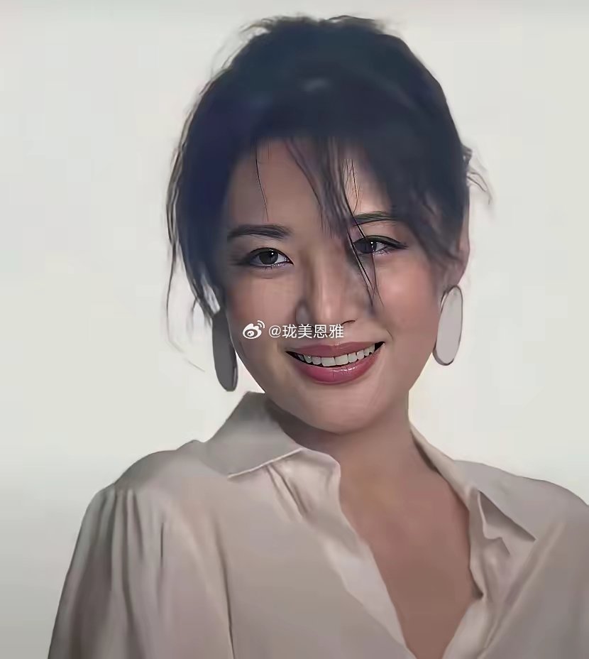 董卿漂亮吗？我更喜欢年轻的周涛可惜周涛去拍短剧了张蕾确实性感漂亮。你喜欢哪个