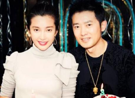 1997年，任泉给李冰冰打电话，“老同学，我准备开饭店，差30000块，你要不要