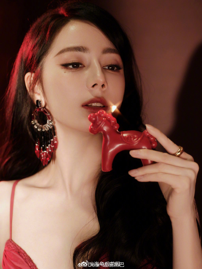 迪丽热巴真的是被嘉行安排去迪拜的吗？这么大的一个公司，只为刁难热巴，然后让她一个