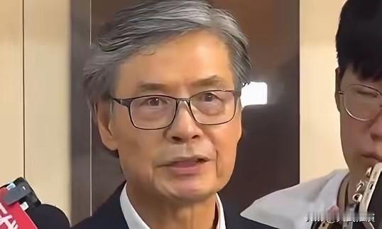 台安全部门前秘书长金溥聪今天感叹，被萧旭岑到处骂背骨，自己就想要跟马英九解释，结