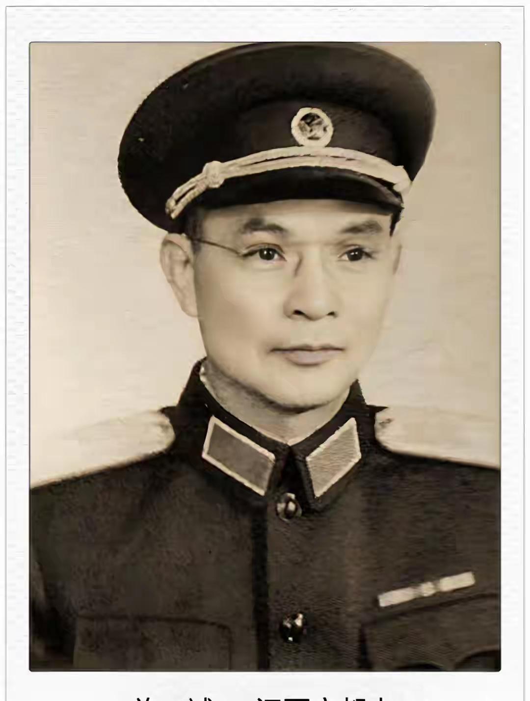 1955年9月27日，北京西郊玉泉山脚下秋气初凉，开国将士授衔典礼正在紧张排练。