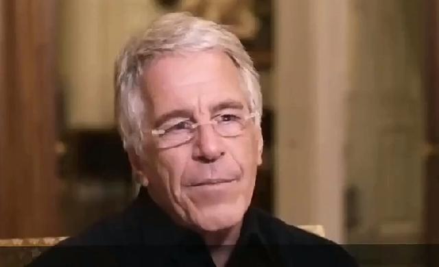 直面灵魂拷问：你是魔鬼吗？有人当众质问爱泼斯坦：你就是魔鬼本人？爱泼