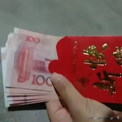 有的人的想法很奇怪，他从来不记得别人的生日，而自己生日时总想别人送礼物，发红包给