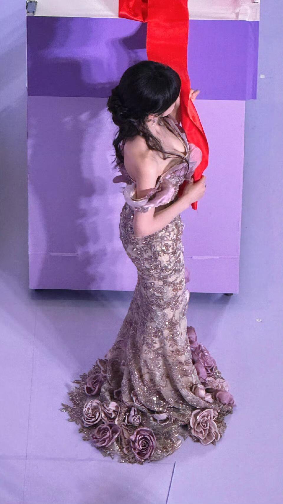 家人们谁懂啊，田曦薇，这个体态！田曦薇女明星的晚礼服女明星红毯女明星礼服