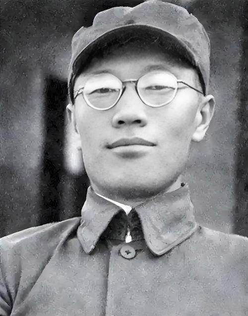 1947年4月，东北民主联军在双城召开师以上干部会议。这次会议是总结此前的作战经