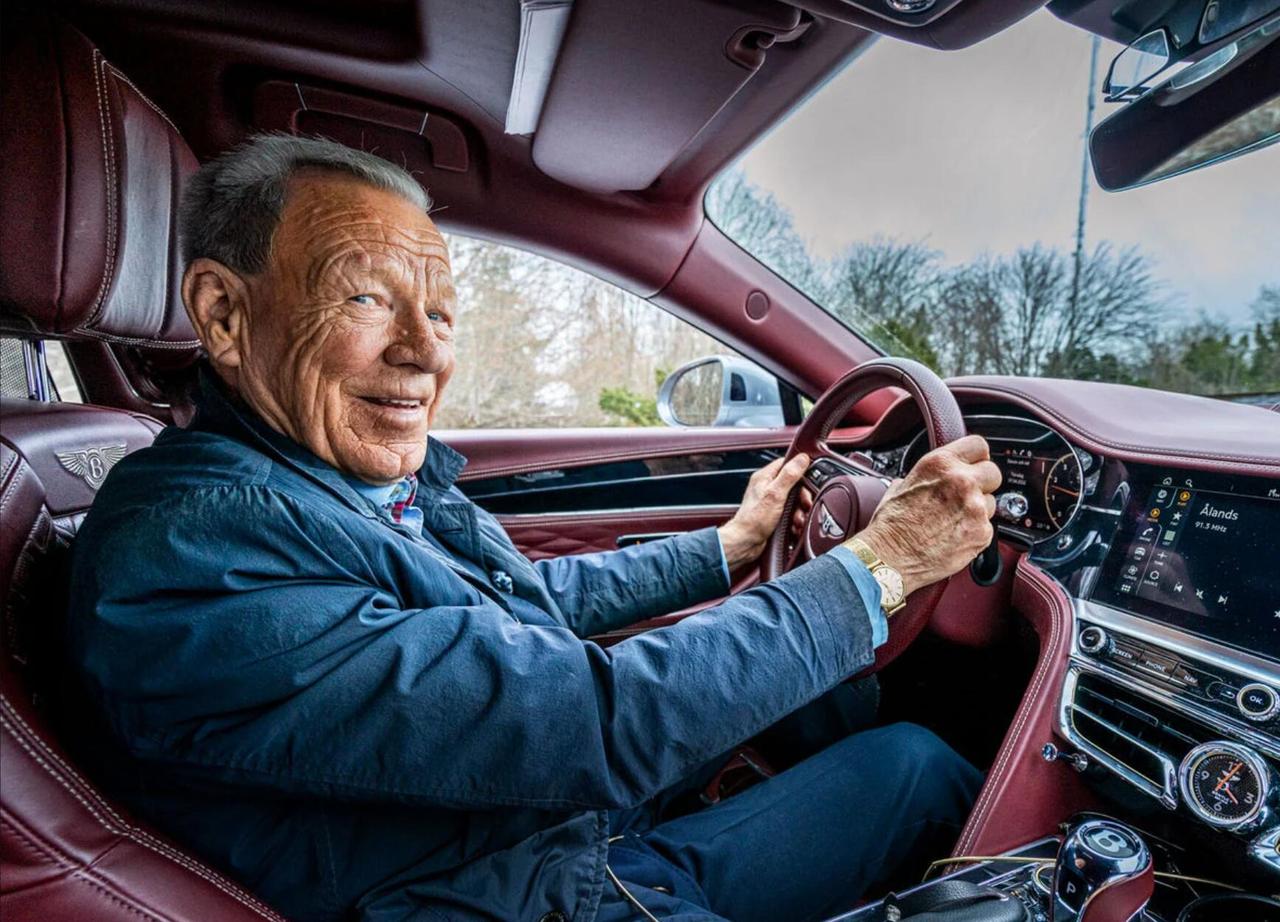 芬兰富豪AndersWiklof再次因超速驾驶被重罚，这位79岁的老头，在限速