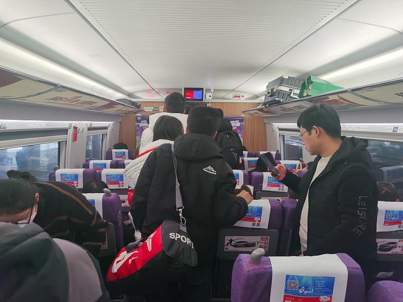 高铁霸座现象为何屡见不鲜高铁霸座现象为何屡见不鲜从2018年孙赫那句“站不起来”的耍赖，到后来公众人