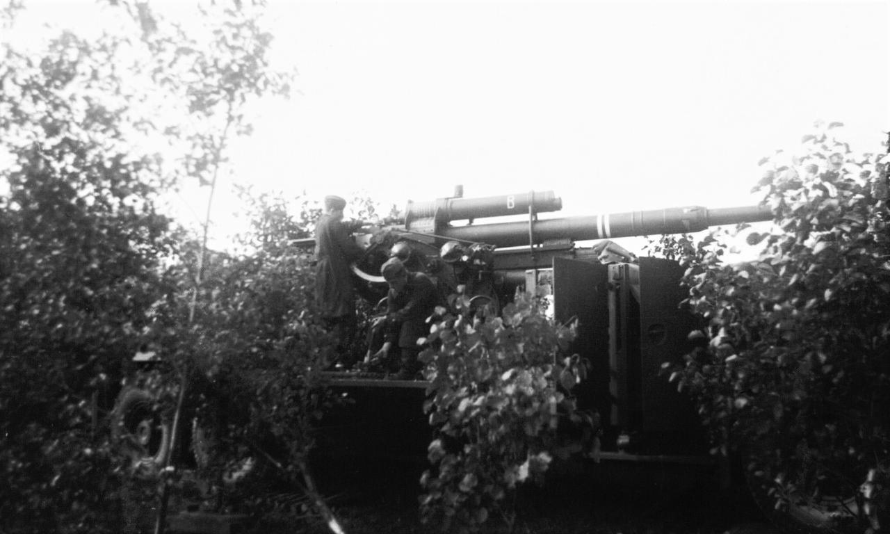 比较少见的德军VOMAG7OR660型88毫米自行高炮，画面中的炮