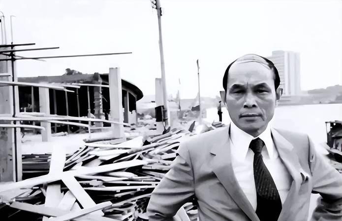 1982年，新开的白天鹅宾馆楼顶架上高射炮，霍英东无奈之下找廖承志帮忙，叶帅得知