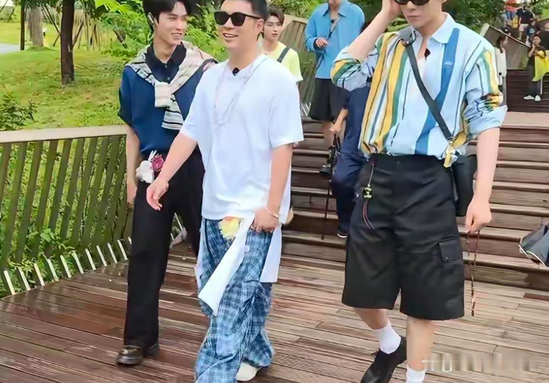 成都偶遇众明星无滤镜生图！有人憔悴垮脸，有人颜值封神差距太真实