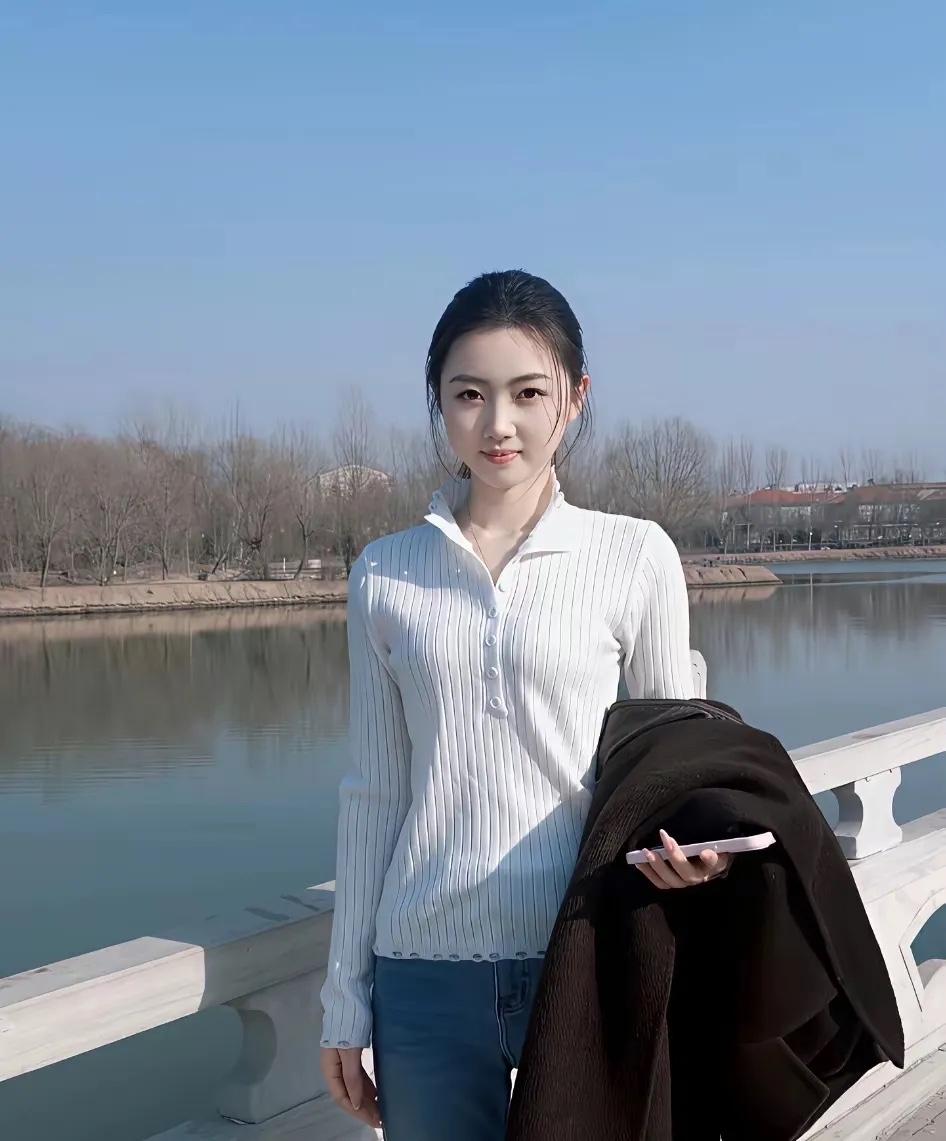 《风轻语，我等你》作者/千雪我在人间兜兜转转，看过花开，也走过叶落，