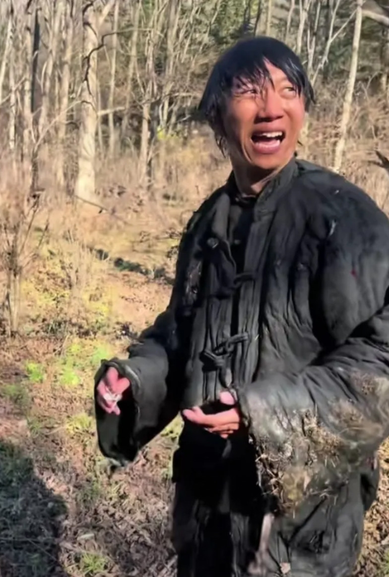 刚刷到了一个宋家腾拍归队时的日常拍摄小视频，看完后我发现：当演员真不容易，工作人
