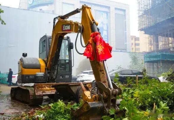 这次动真格了！宝鸡火车站旁停滞多年烂尾楼重启复工在市、区各级政府的高度重视与