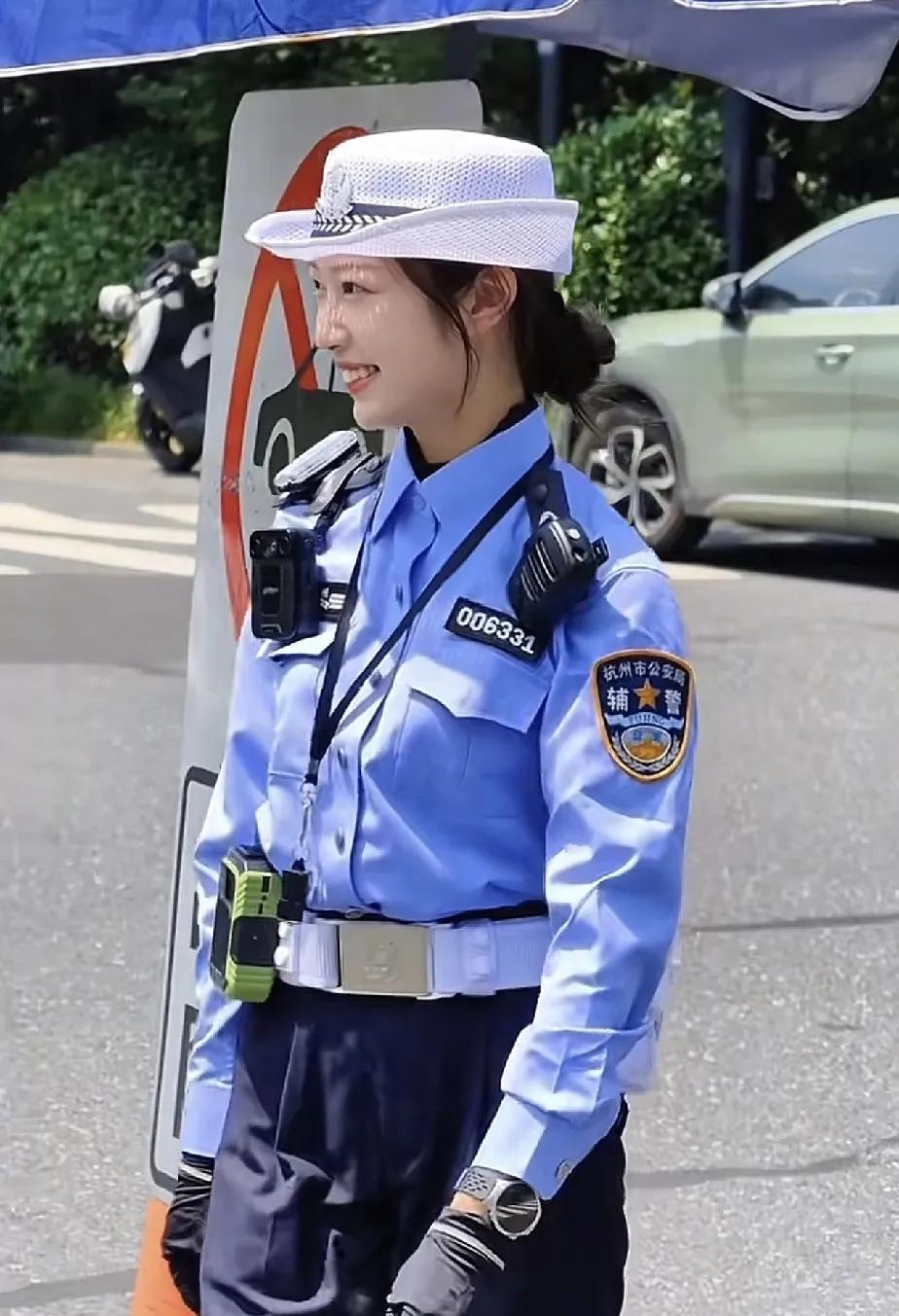 兔子警官，竟然是辅警啊！之前看兔子警官的视频，一直以为她是正式警察，因为警号是