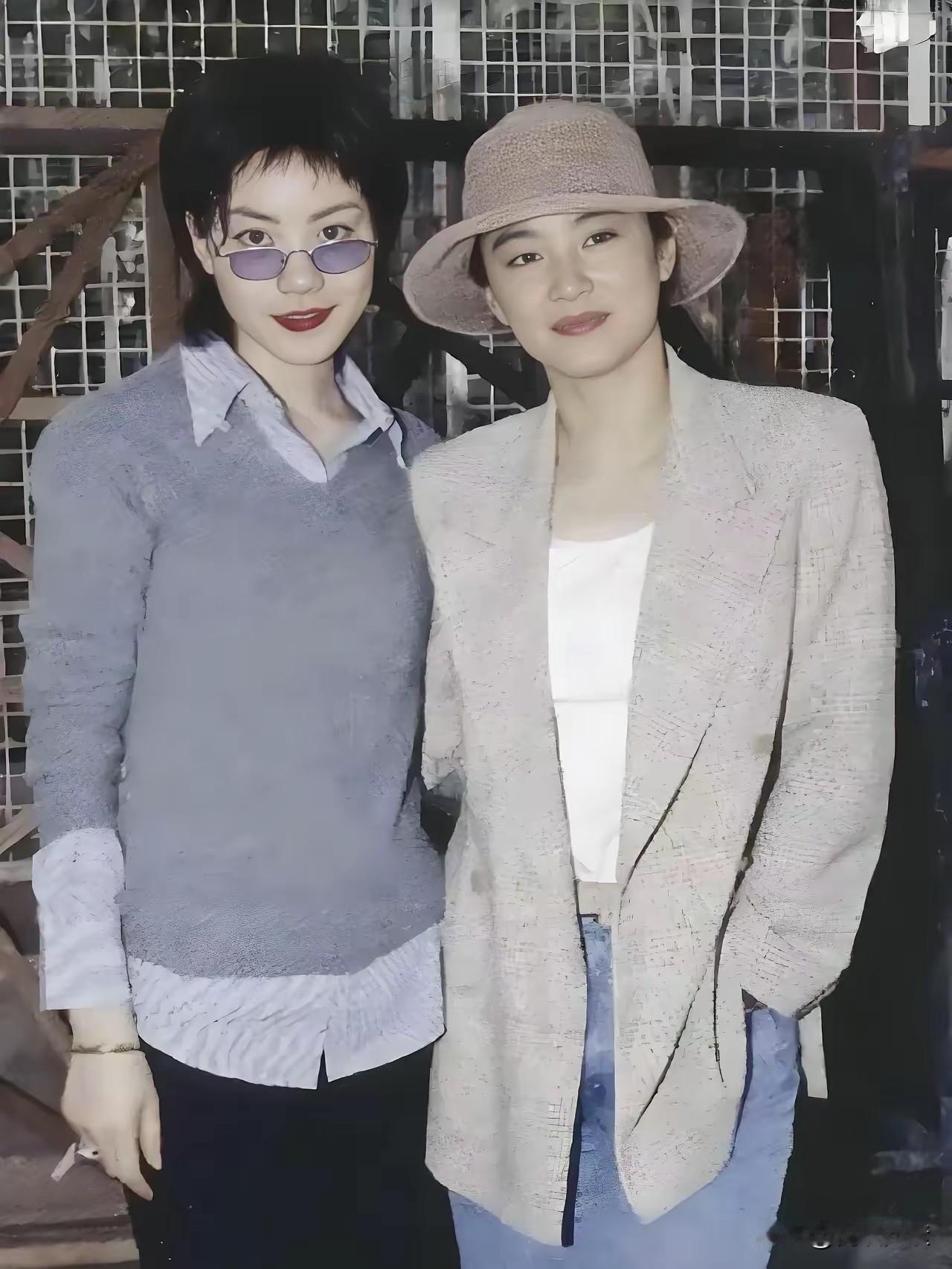 都说林青霞是亚洲第一美女，怎么感觉王菲和林青霞比，天后王菲的气场更强一些。